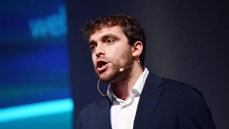 Fabrizio Romano Unveils Mourinho’s Replacement at Roma