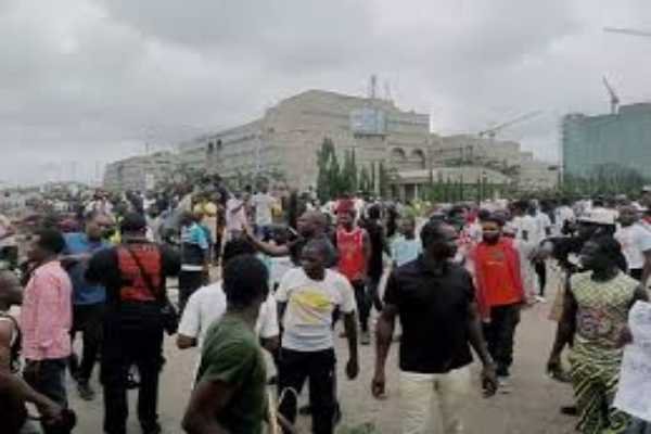 Protesters in Abuja Defy Security Crackdown